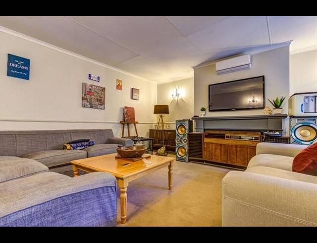 3 BEDROOM TOWNHOUSE FOR SALE IN VAN RIEBEECK PARK